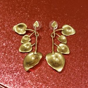 Stella & Dot goldtone earrings euc